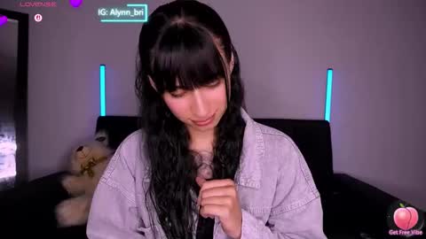 Snapshot of purplesnake_ chatting on February 2026 02:01:02 AM Alynn online show from February 2026 02:01:02 AM