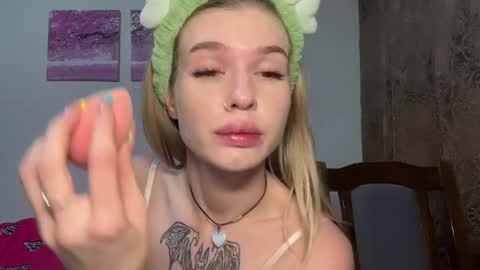 Lina online show from September 2025 04:19:02 PM