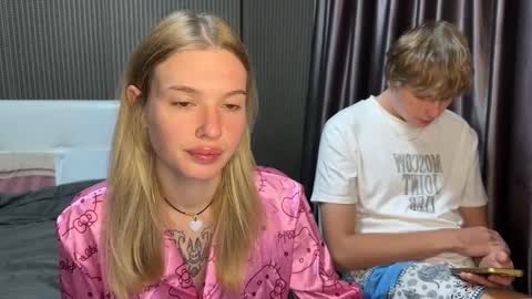 Lina online show from January 2026 06:33:02 PM