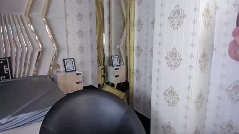 Snapshot of qeen_black2 chatting on December 2025 09:20:02 PM Keyla Queen Black online show from December 2025 09:20:02 PM