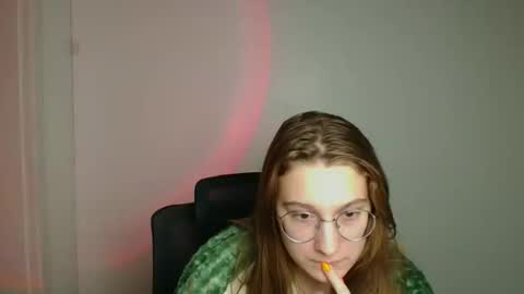 Snapshot of queen_amelie chatting on February 2026 06:48:02 AM Amelie online show from February 2026 06:48:02 AM