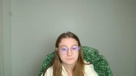 Snapshot of queen_amelie chatting on February 2026 12:17:01 PM Amelie online show from February 2026 12:17:01 PM