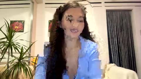 Snapshot of queen_chatur chatting on February 2025 07:00:01 PM Viktoria online show from February 2025 07:00:01 PM