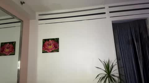 Snapshot of queen_chatur chatting on February 2025 01:28:01 PM Viktoria online show from February 2025 01:28:01 PM