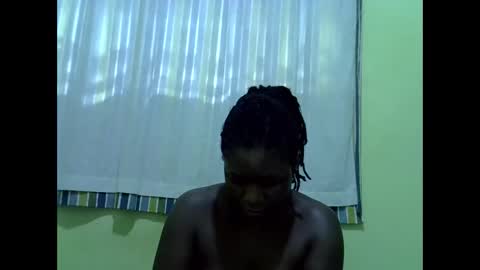 Snapshot of queen_diva01 chatting on April 2026 07:02:02 AM queen_diva01 online show from April 2026 07:02:02 AM