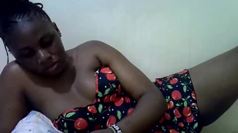 Snapshot of queen_leilla chatting on May 2026 06:25:01 PM queen_leilla online show from May 2026 06:25:01 PM