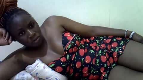Snapshot of queen_leilla chatting on June 2026 04:29:01 AM queen_leilla online show from June 2026 04:29:01 AM