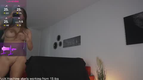 Snapshot of queen_leylla chatting on July 2026 06:05:01 AM queen_leylla online show from July 2026 06:05:01 AM