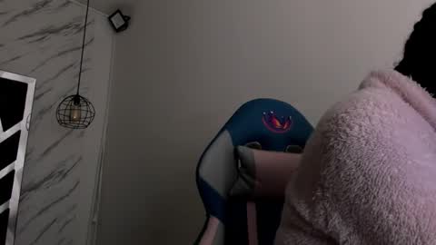 Snapshot of queen_perla_ chatting on November 2025 11:45:01 AM online show from November 2025 11:45:01 AM