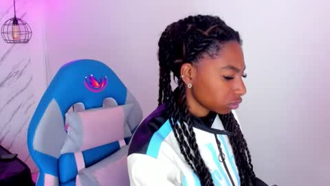 Snapshot of queen_perla_ chatting on November 2025 11:33:01 AM online show from November 2025 11:33:01 AM