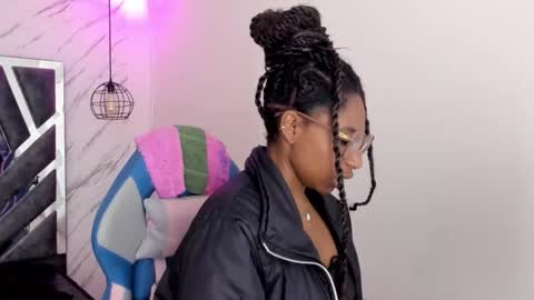 Snapshot of queen_perla_ chatting on November 2025 11:52:02 AM online show from November 2025 11:52:02 AM