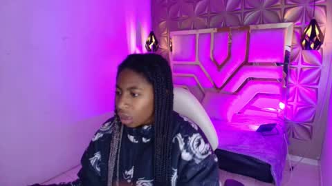 Snapshot of queen_perla_ chatting on February 2026 12:04:01 PM online show from February 2026 12:04:01 PM