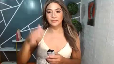 Snapshot of queen_tracy chatting on June 2026 01:39:01 AM queen_tracy online show from June 2026 01:39:01 AM