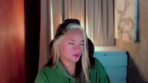 Snapshot of queenarthalia chatting on April 2026 06:02:01 PM ARTHA online show from April 2026 06:02:01 PM