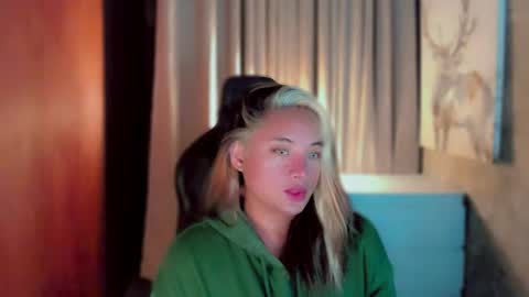 Snapshot of queenarthalia chatting on April 2026 06:52:01 PM ARTHA online show from April 2026 06:52:01 PM