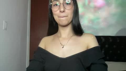 Snapshot of queenbyte_18 chatting on May 2026 03:33:01 AM queenbyte_18 online show from May 2026 03:33:01 AM