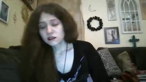 Snapshot of queencrimsonlvx chatting on May 2026 02:14:01 PM queencrimsonlvx online show from May 2026 02:14:01 PM