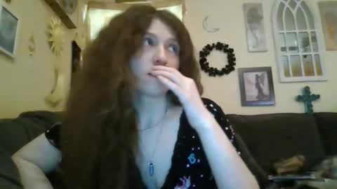 Snapshot of queencrimsonlvx chatting on May 2026 08:31:01 AM queencrimsonlvx online show from May 2026 08:31:01 AM