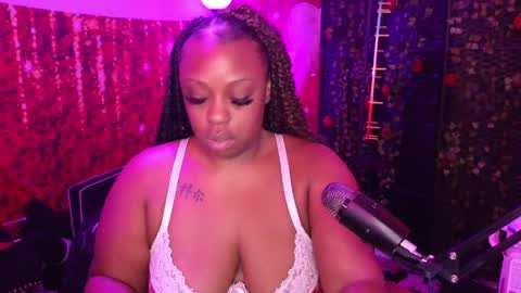 Snapshot of queencroze chatting on May 2026 04:37:02 PM Queen Cherise Roze online show from May 2026 04:37:02 PM