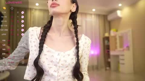 Snapshot of queenelia chatting on June 2026 09:01:01 AM Nelly INSTA queenelia online show from June 2026 09:01:01 AM