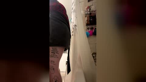 Snapshot of queenjmmannen18 chatting on April 2026 03:02:01 AM queenjmmannen18 online show from April 2026 03:02:01 AM