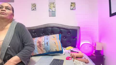 Snapshot of queenmature chatting on June 2026 12:49:01 PM VickyBoobss online show from June 2026 12:49:01 PM