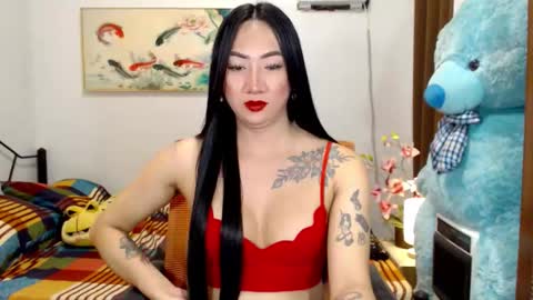 QUEEN online show from December 2025 03:50:02 PM