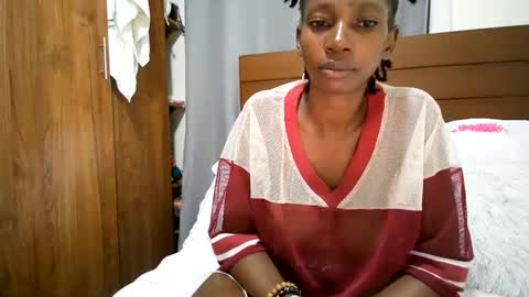 Snapshot of queenmom chatting on June 2026 08:14:02 PM queenmom online show from June 2026 08:14:02 PM