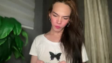 QUEEN online show from November 2025 12:53:02 AM