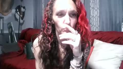 Snapshot of queennjuuicy chatting on July 2026 02:14:01 AM IG Juuicy IGGE Gezzzy online show from July 2026 02:14:01 AM