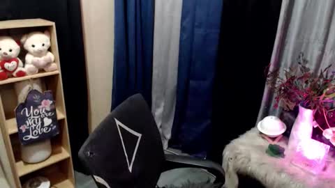 Mikka online show from December 2025 04:57:02 PM