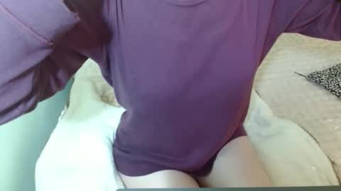 Snapshot of queenoftenderness chatting on February 2026 06:28:01 AM queenoftenderness online show from February 2026 06:28:01 AM