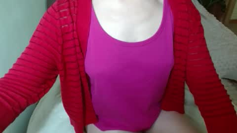 Snapshot of queenoftenderness chatting on February 2026 11:47:02 AM queenoftenderness online show from February 2026 11:47:02 AM