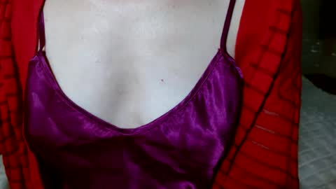 Snapshot of queenoftenderness chatting on July 2026 04:32:02 PM queenoftenderness online show from July 2026 04:32:02 PM