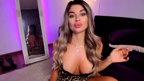 Snapshot of queenofyouredreams chatting on May 2026 11:23:04 PM Queennofyuredreams online show from May 2026 11:23:04 PM