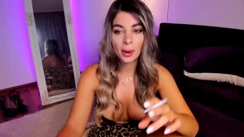 Snapshot of queenofyouredreams chatting on May 2026 11:45:02 PM Queennofyuredreams online show from May 2026 11:45:02 PM