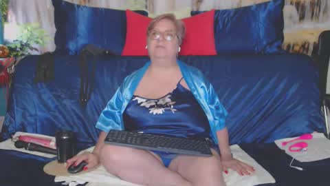 Snapshot of queenpammy chatting on April 2026 07:09:01 AM QueenPammy online show from April 2026 07:09:01 AM