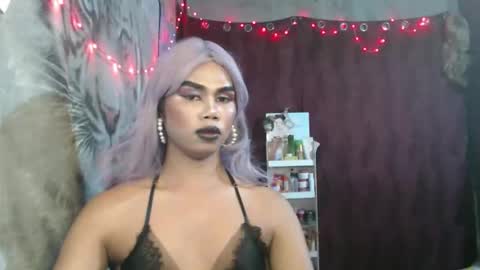 Snapshot of queenpinayebony_xx chatting on April 2026 12:20:02 PM queenpinayebony_xx online show from April 2026 12:20:02 PM