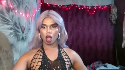 Snapshot of queenpinayebony_xx chatting on May 2026 03:28:01 PM queenpinayebony_xx online show from May 2026 03:28:01 PM