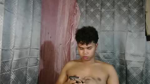 Snapshot of queenpinayebony_xx chatting on May 2026 04:48:01 PM queenpinayebony_xx online show from May 2026 04:48:01 PM
