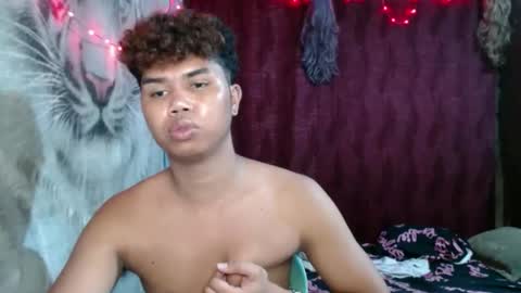 Snapshot of queenpinayebony_xx chatting on May 2026 07:27:02 AM queenpinayebony_xx online show from May 2026 07:27:02 AM