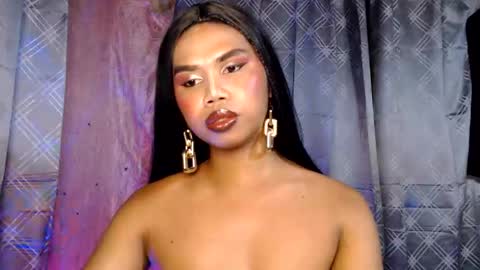 Snapshot of queenpinayebony_xx chatting on May 2026 01:29:01 PM queenpinayebony_xx online show from May 2026 01:29:01 PM