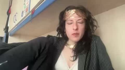 queenselket online show from April 2026 04:15:02 PM