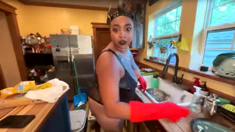 Queen Hilarity online show from April 2026 11:58:01 PM