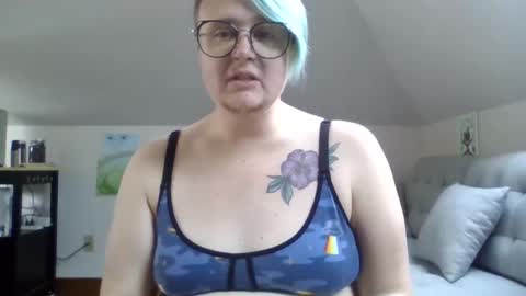 Snapshot of queerlyjaz chatting on October 2025 06:17:02 PM queerlyjaz online show from October 2025 06:17:02 PM