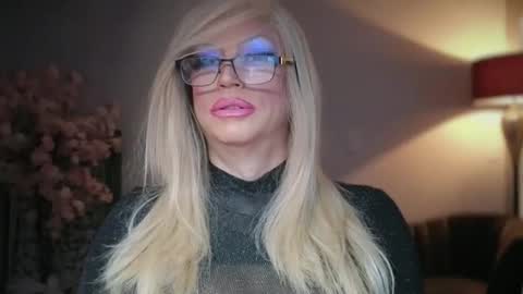 ViVaLuvLicious online show from February 2026 01:45:01 AM