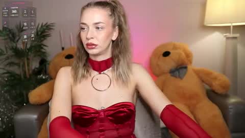 Nova Hollis online show from December 2025 10:22:01 AM