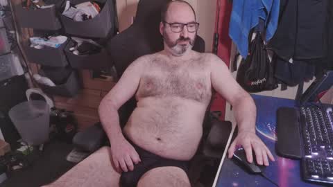 Snapshot of racer400 chatting on April 2026 10:21:02 AM Dave online show from April 2026 10:21:02 AM