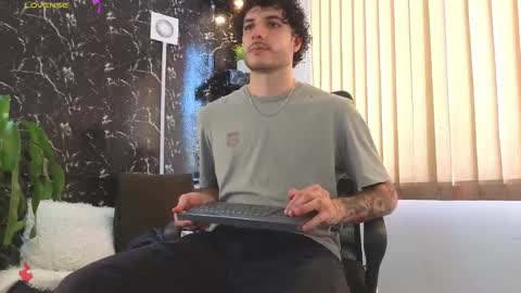 R A F A E L online show from March 2026 07:17:01 PM