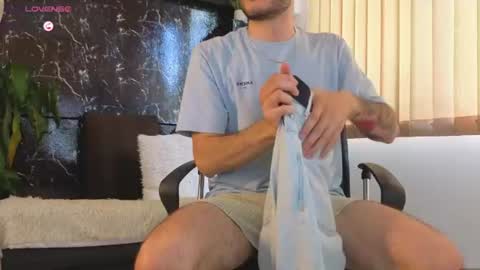 Snapshot of rafael_mendez chatting on July 2026 08:23:02 PM R A F A E L online show from July 2026 08:23:02 PM